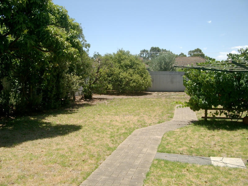 10 Florence Street, Blair Athol Sold by Booth Real Estate - image 1