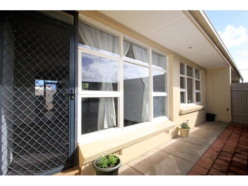 3/80 Henley Beach Road, Henley Beach Sold by Booth Real Estate - image 1