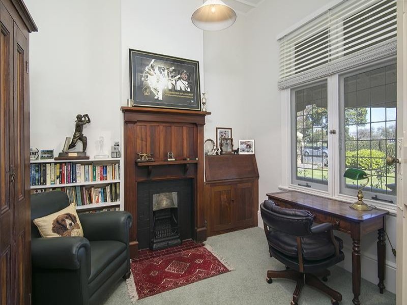 5 PEMBROKE STREET, College Park Sold by Booth Real Estate - image 1