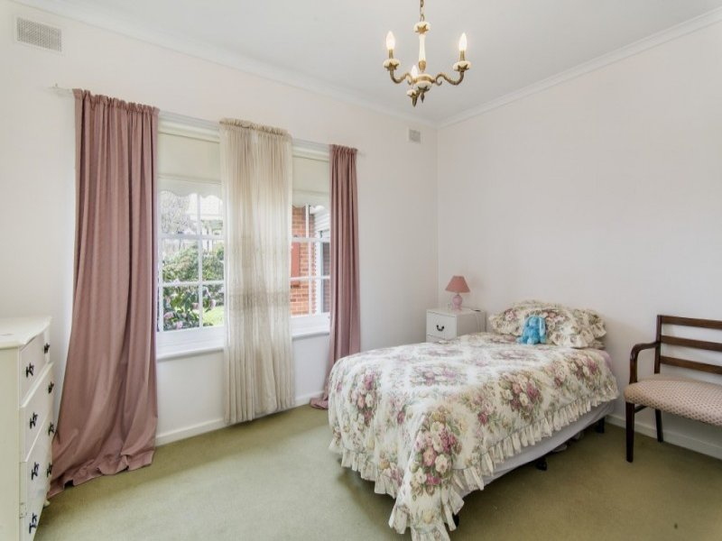 2/4 GARDINER COURT, Magill Sold by Booth Real Estate - image 1