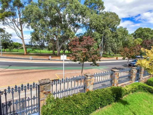 62 MACKINNON Parade, North Adelaide Sold by Booth Real Estate