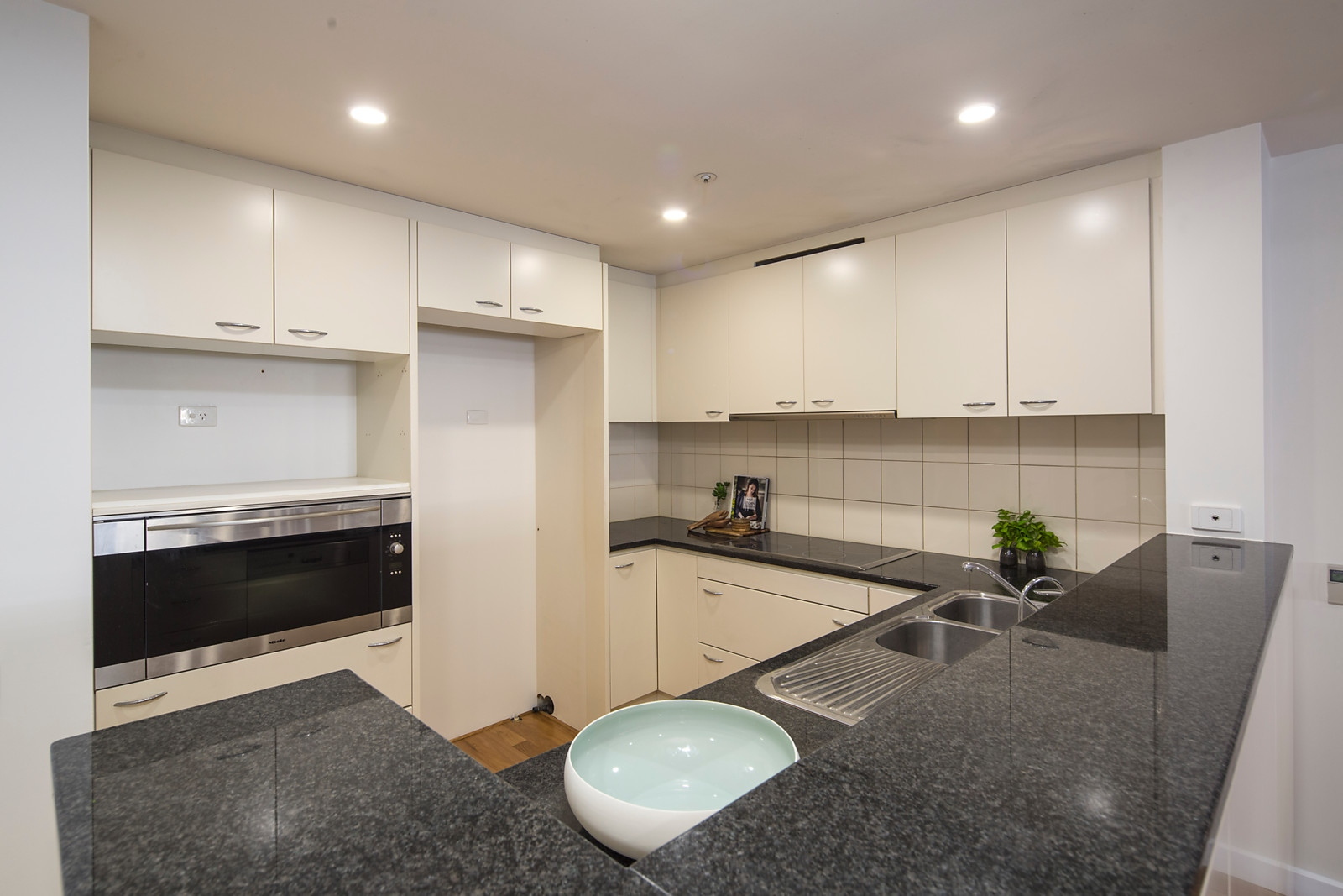 3/30 Colley Terrace, Glenelg Sold by Booth Real Estate - image 1